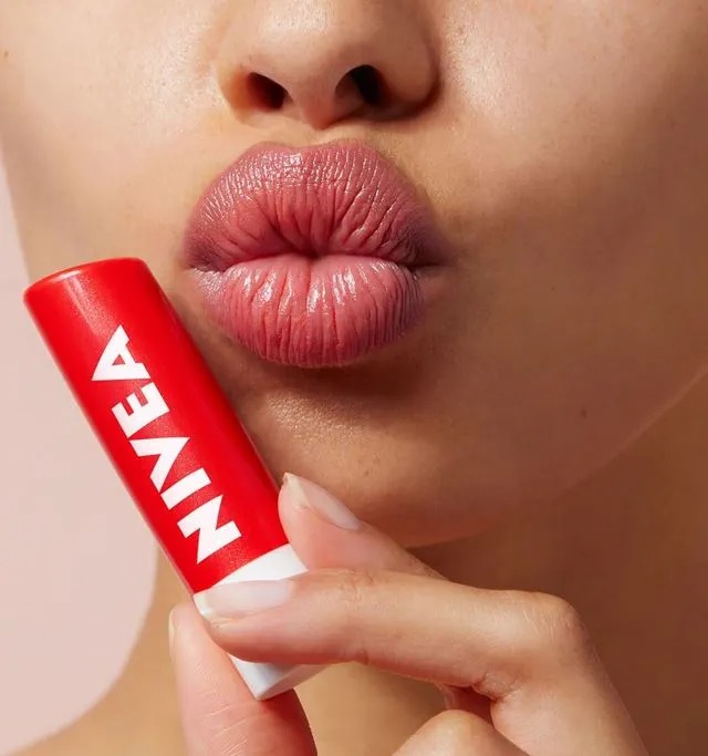 Classic помада гигиеническая клубничный поцелуй 4.8гр 85083