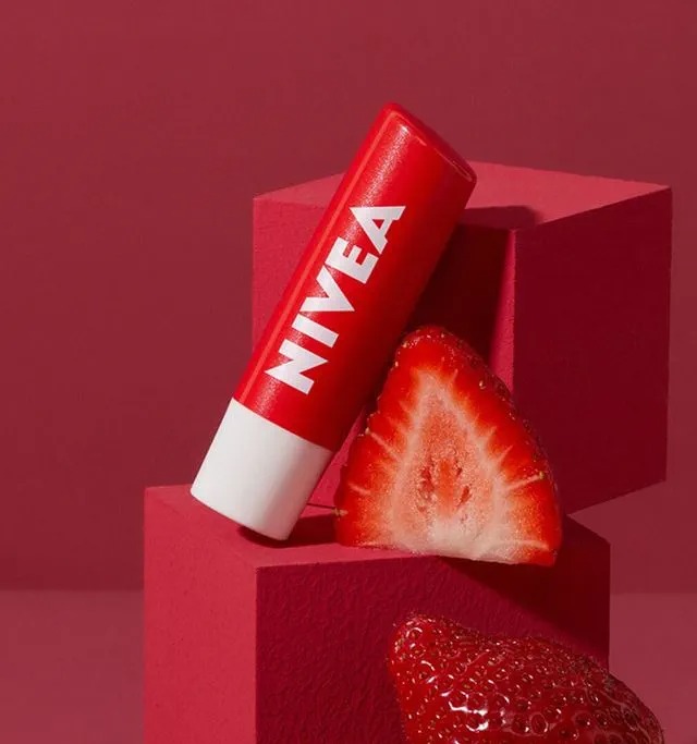 Classic помада гигиеническая клубничный поцелуй 4.8гр 85083