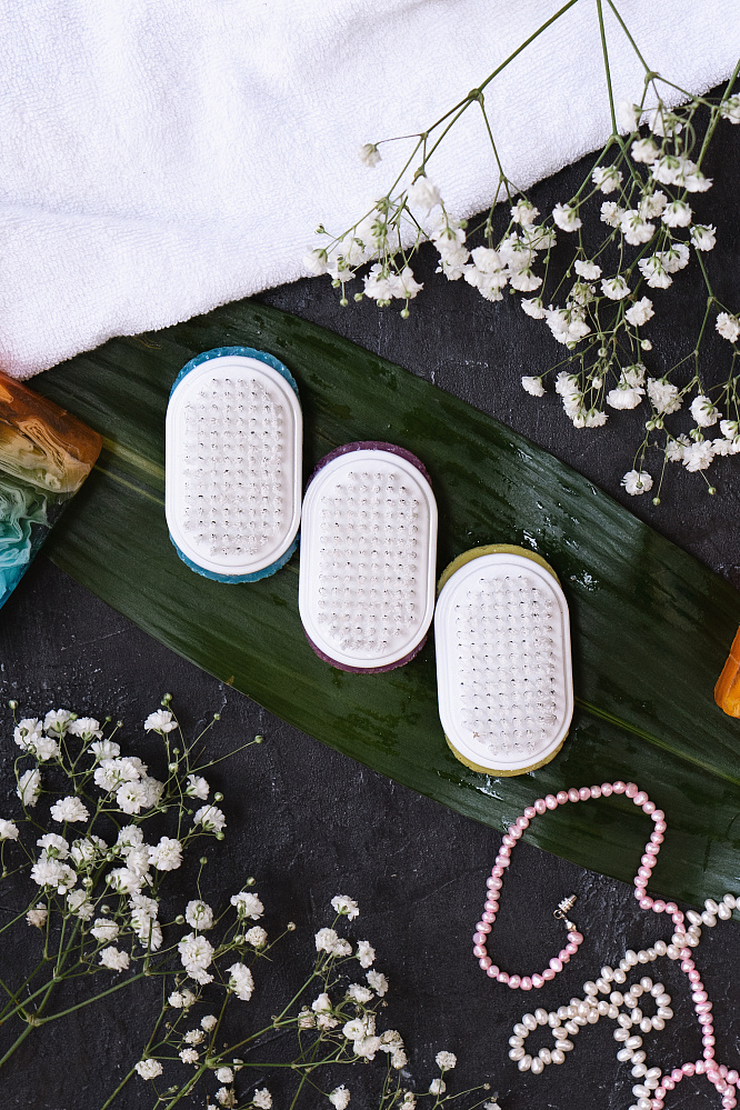 Пемза педикюрная,натуральная со щеткой 405007