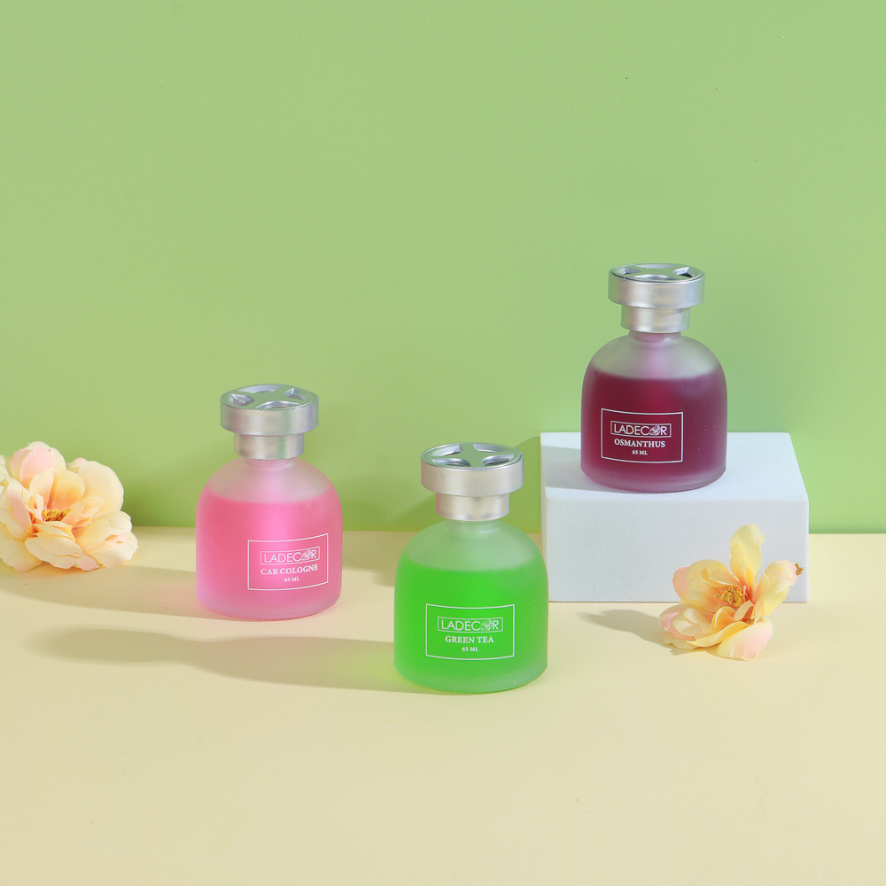 LADECOR Аромадиффузор для автомобиля и помещения, 65 мл, зеленый чай, османтус, одеколон