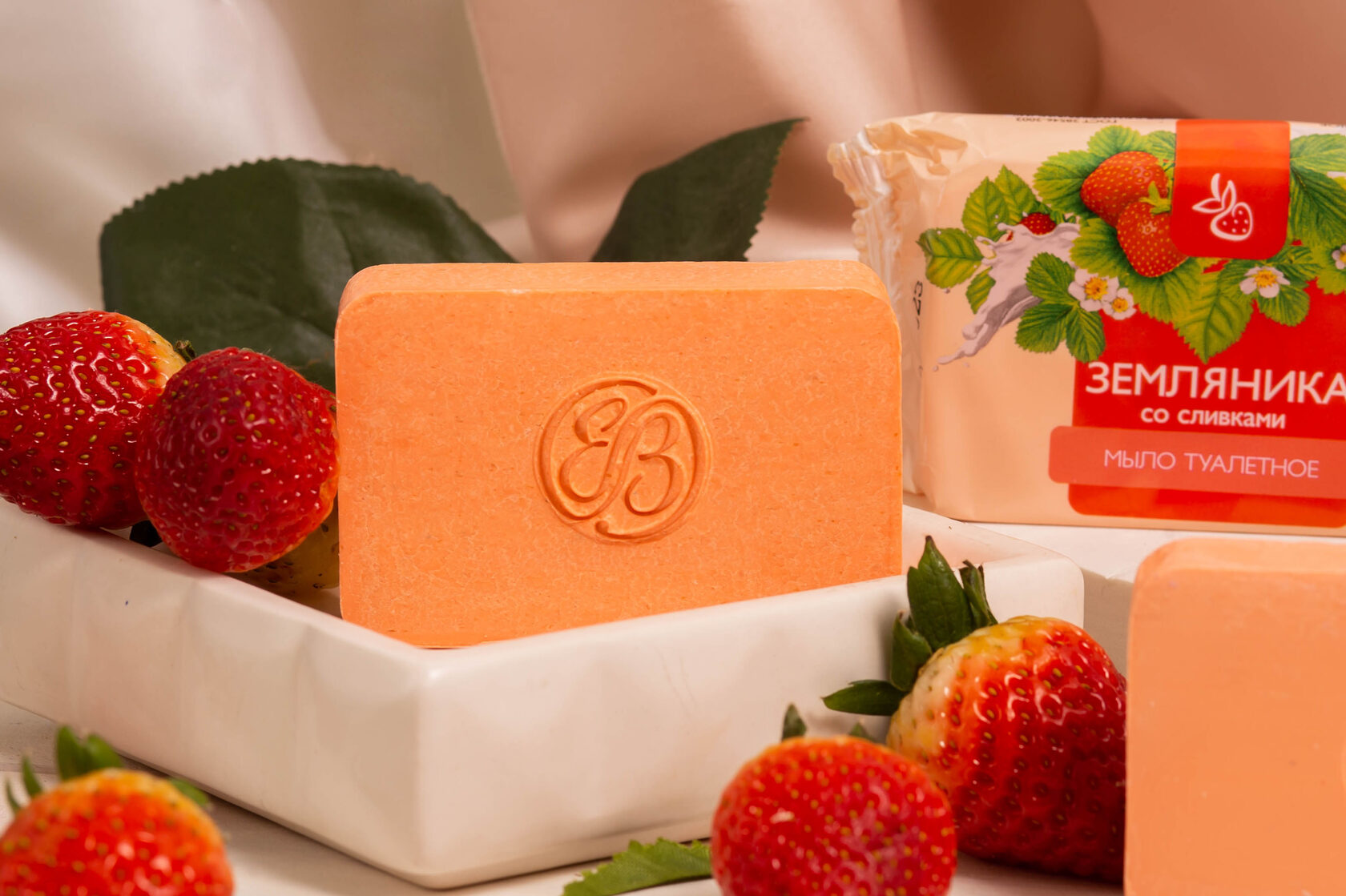 Мыло (Опт-Трейд) туалетное Земляника со сливками в обертке100гр