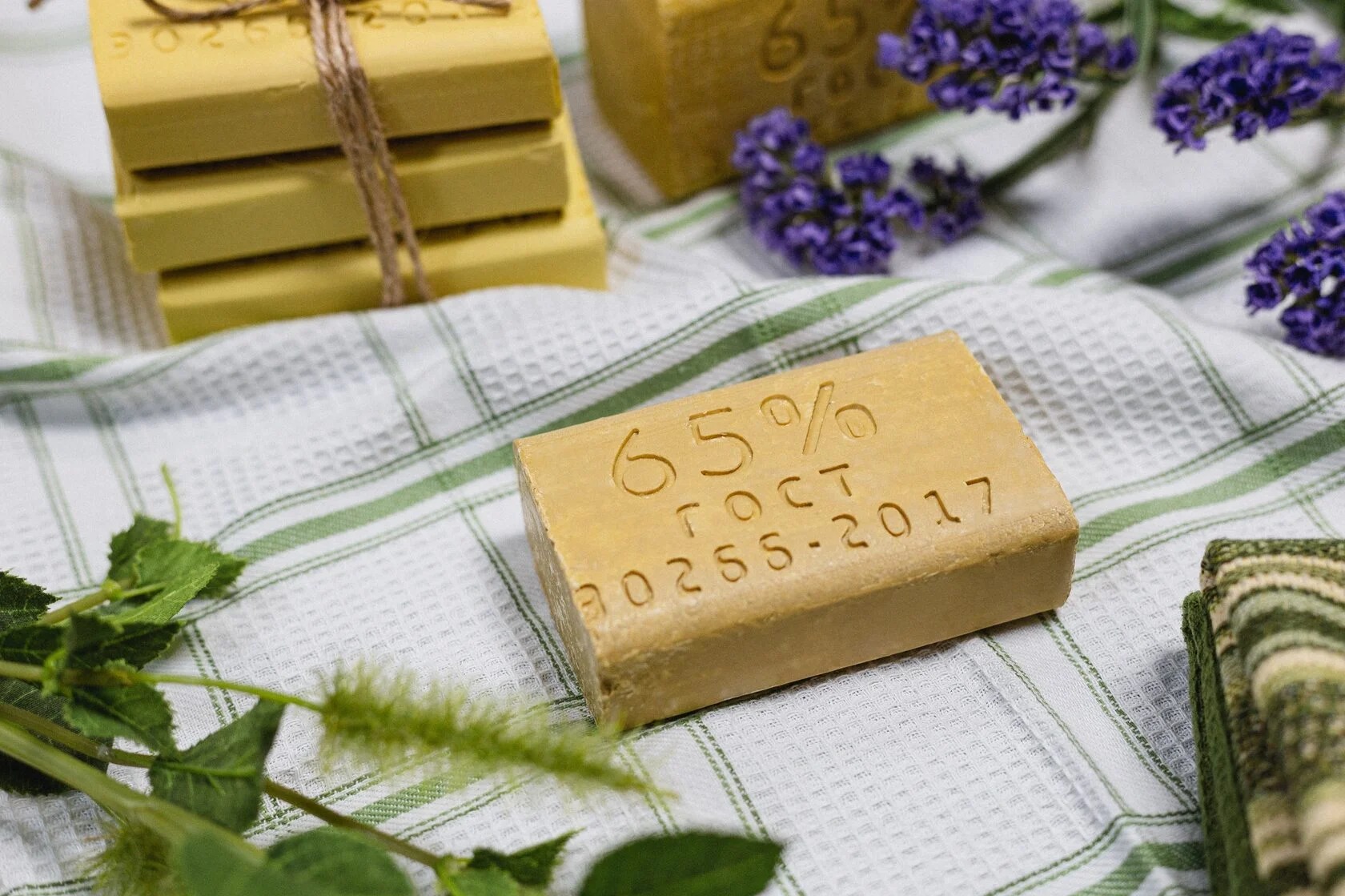 Мыло (Опт-Трейд) хозяйственное твердое 65% б/об 300гр