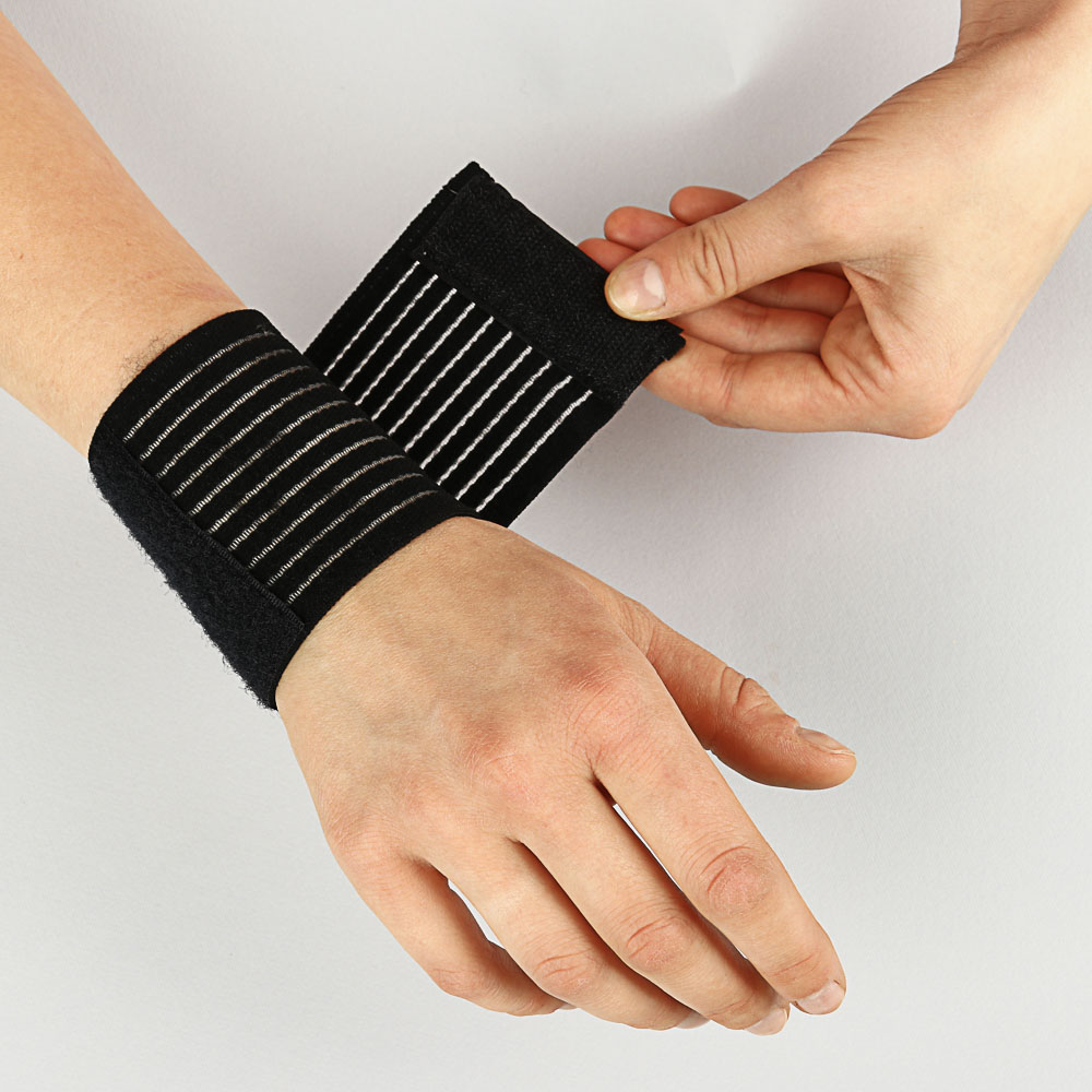 SILAPRO Суппорт-бинт фиксирующий на запястье 7,5*31см